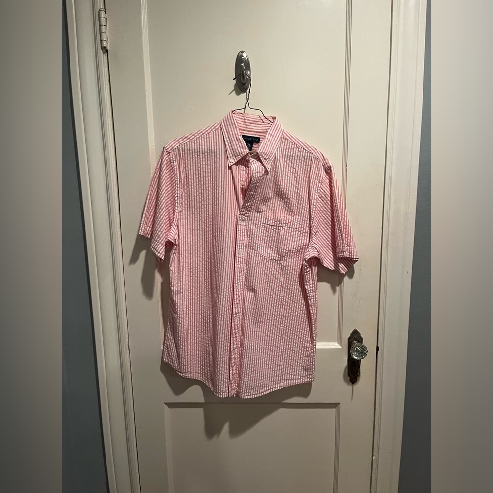 Lands End men’s seersucker short sleeved button down